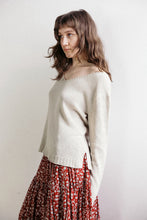 Load image into Gallery viewer, The Linen V-Neck