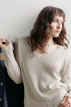 Load image into Gallery viewer, The Linen V-Neck