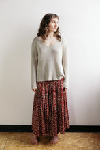 Load image into Gallery viewer, The Linen V-Neck